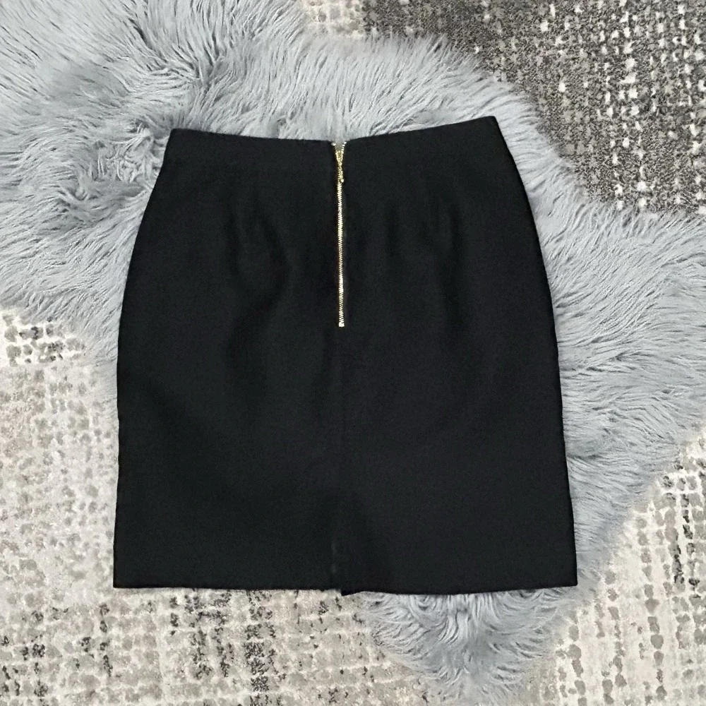 Kate Spade Women's Alexandra Skirt With Black Chain Detail Size 6‎